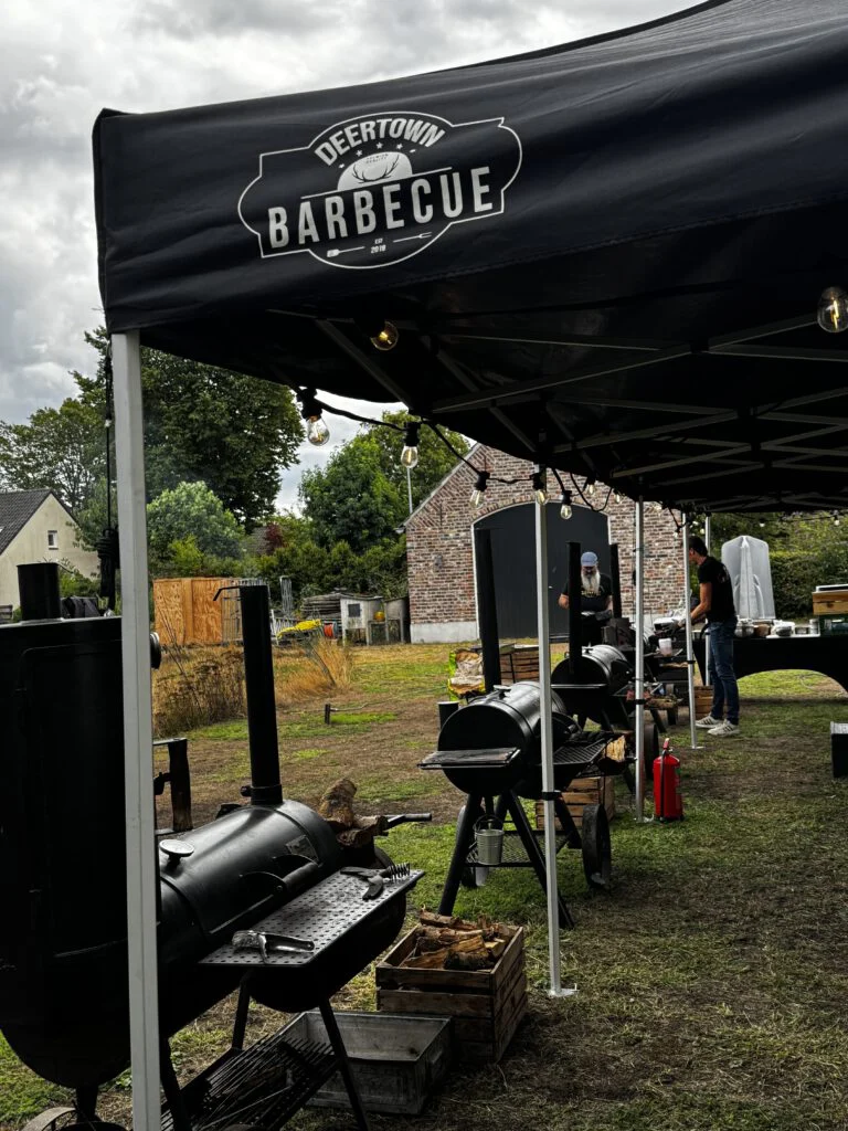 Deertown BBQ op locatie in de tuin